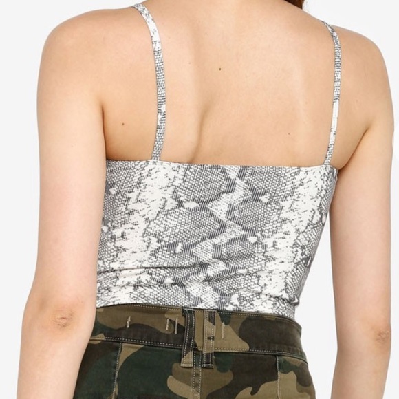 NWOT HOLLISTER SNAKESKIN TIE CROP TOP - Picture 4 of 10